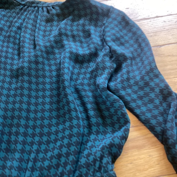 Aritzia 100% silk green houndstooth Bennett dress, XS - Picture 9 of 9